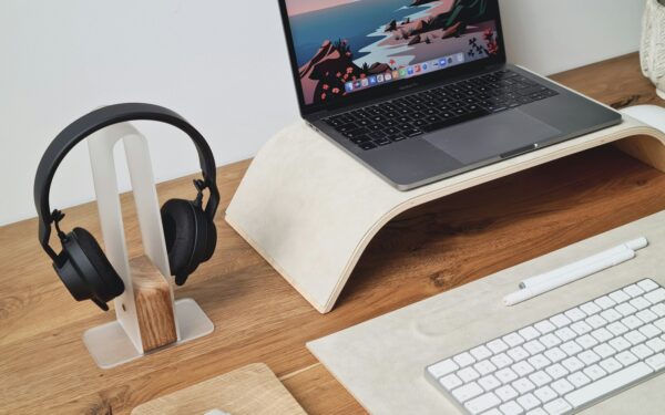 Desk accessories that quietly improve focus in a home office