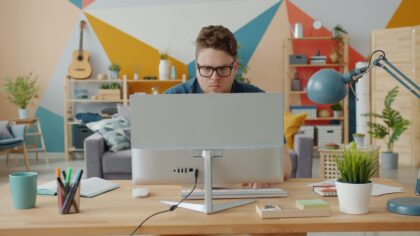 Eco-friendly desk tech that helps cut energy use at home