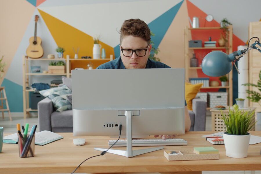 Eco-friendly desk tech helps cut energy use home
