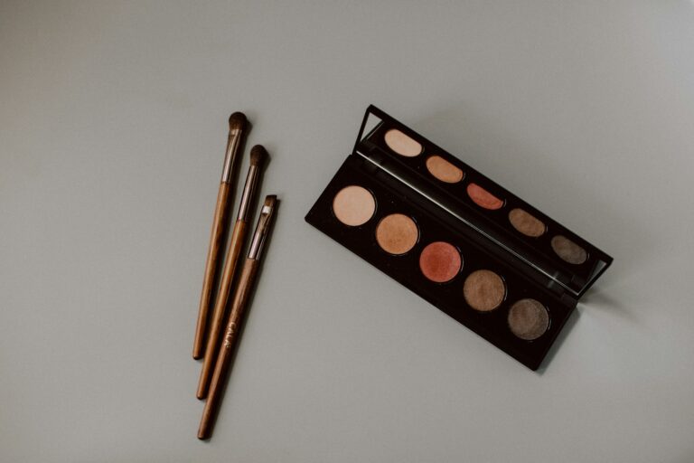 Eyeshadow brushes blending brush neutral palette