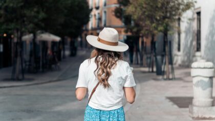 How to choose hats and sunglasses that flatter your face this summer