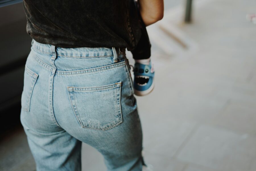 Casual outfit sneakers jeans shirt