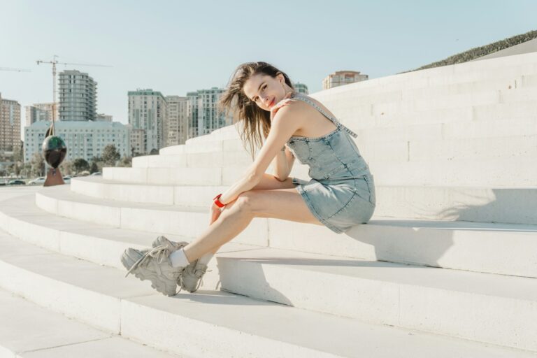 Sneakers dress street style