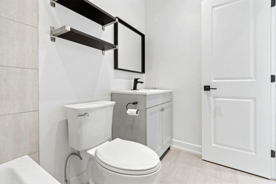 Low-cost organize tiny bathroom without remodel budget home