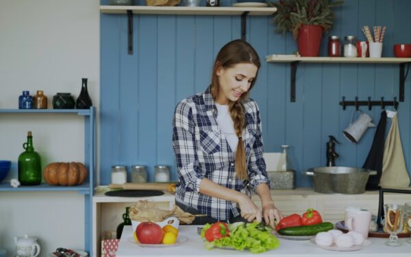 Low-cost kitchen helpers that actually reduce food waste at home