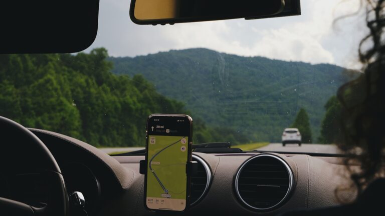 Clip phone camera lens car phone mount dashboard