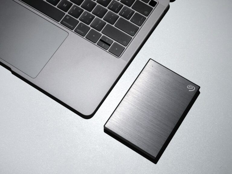 Wireless portable hard drive smartphone tablet