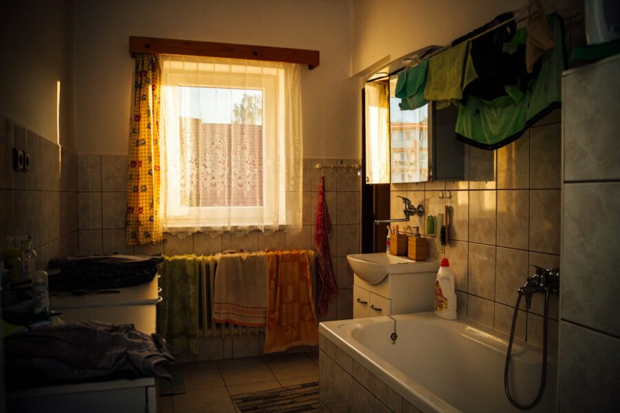 Bathroom bathtub candles towels tray
