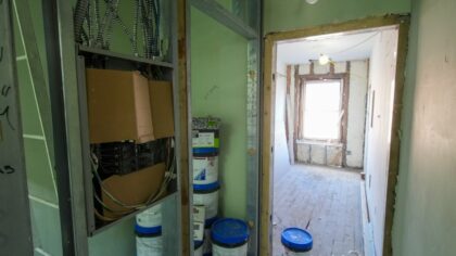 Smart bathroom storage ideas that do not require drilling into walls
