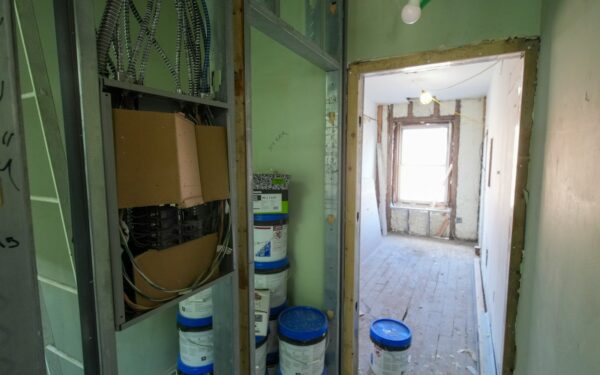 Smart bathroom storage ideas that do not require drilling into walls