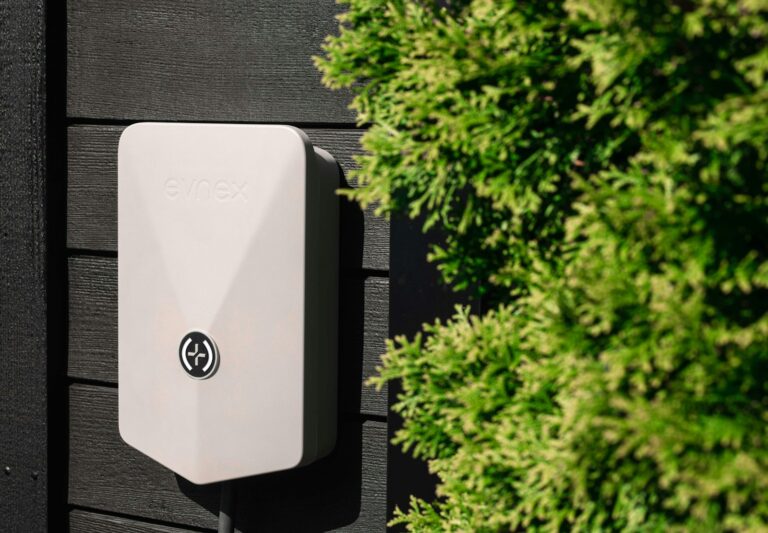 Smartphone controlling smart home plug