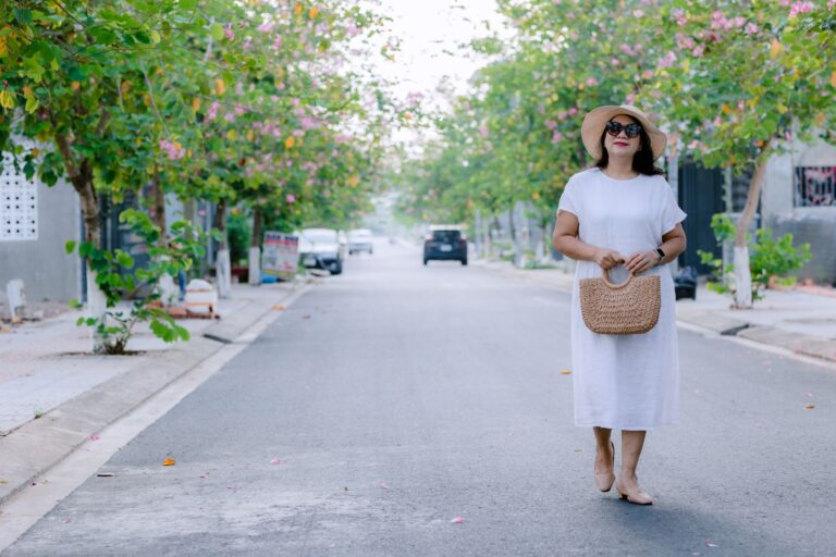 Linen dress straw