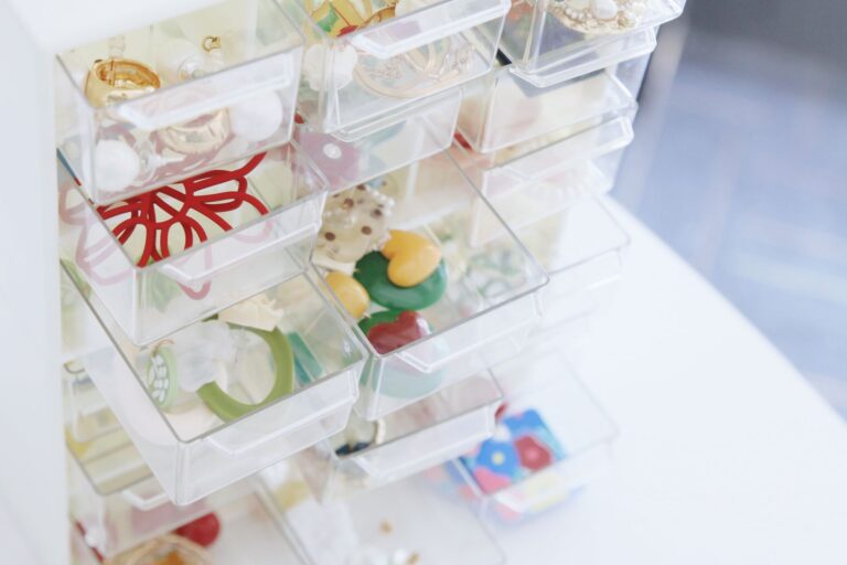 Small storage containers