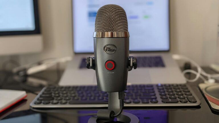 Podcast microphone boom