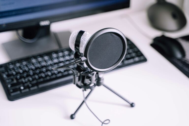 Usb microphone desk