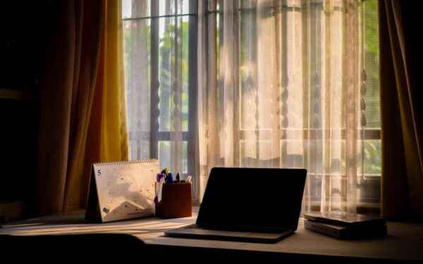 Desk organization basics that keep your work surface clear and your day on track