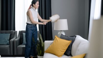 Dusting that fits real life: smart picks to keep surfaces cleaner with less effort