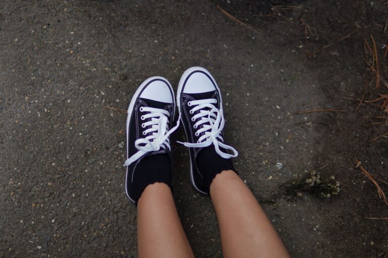 Sneakers dress street