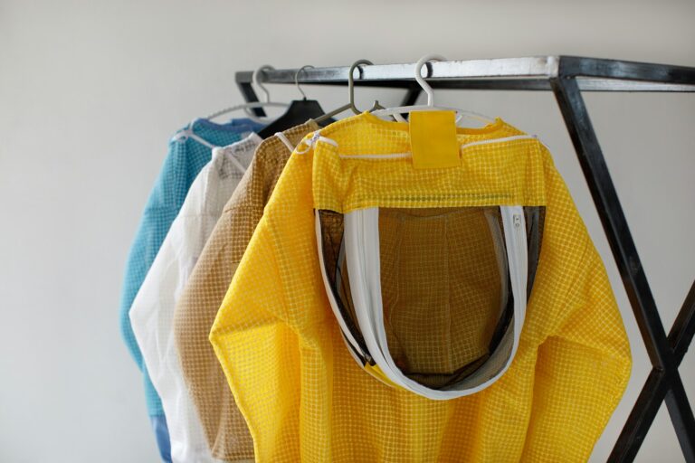 Foldable shopping tote
