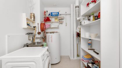 Laundry shelf ideas that give detergents, baskets and gadgets a proper home