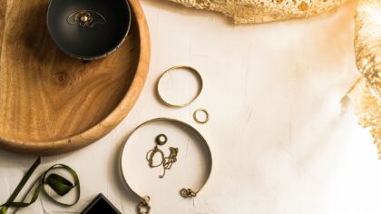 Minimalist jewelry: simple pieces that quietly elevate your style
