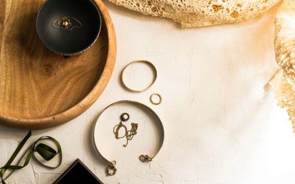 Minimalist jewelry: simple pieces that quietly elevate your style