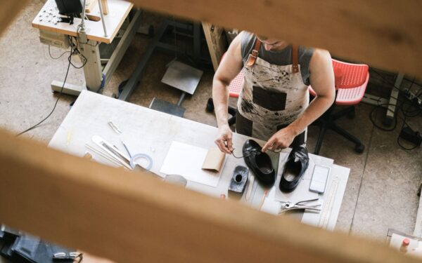 Comfortable work shoes that still look sharp: a practical guide for long days on your feet