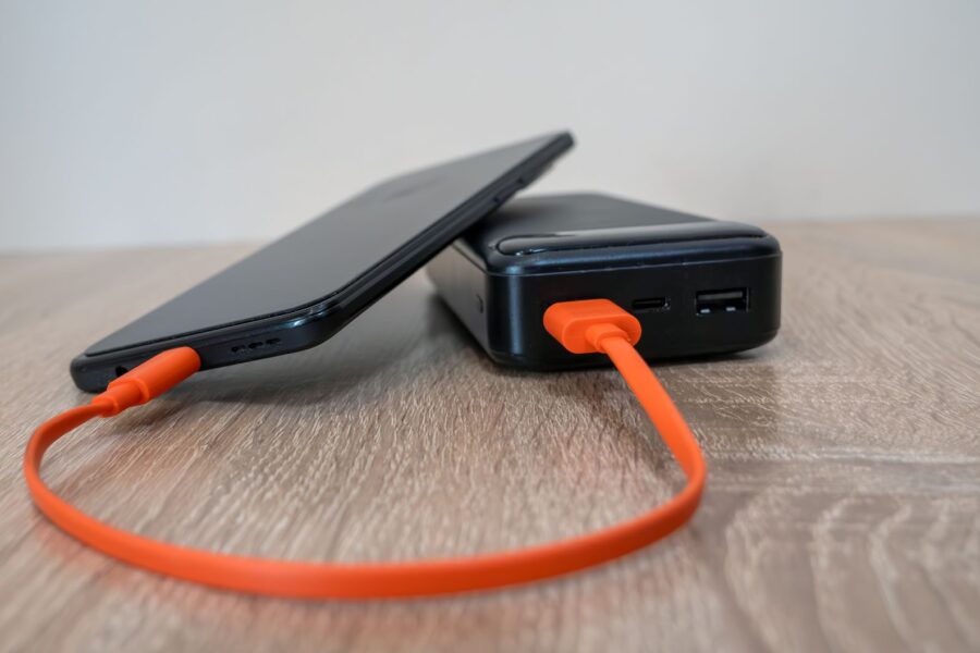 Power bank smartphone