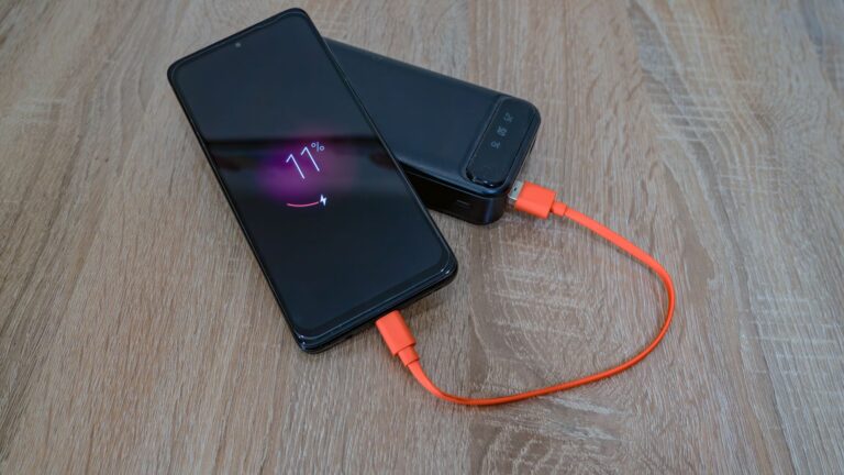 Power bank smartphone