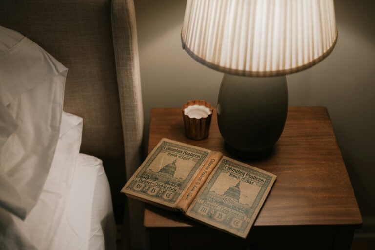 Bedside table lamp