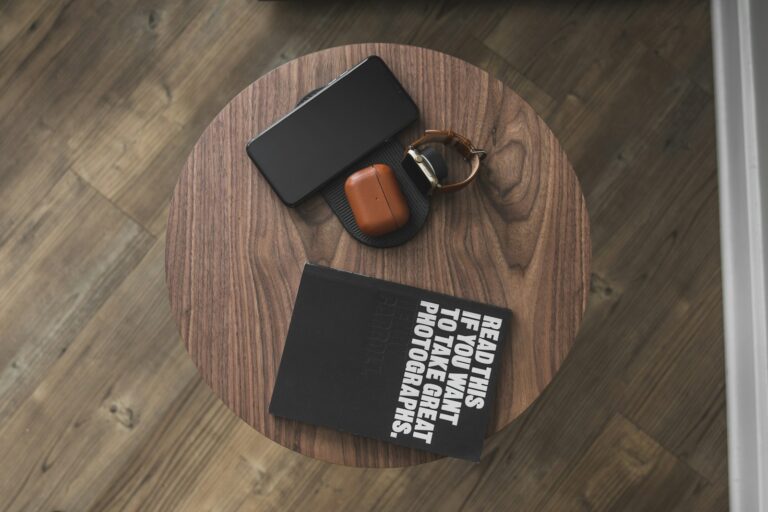 Minimal leather belts