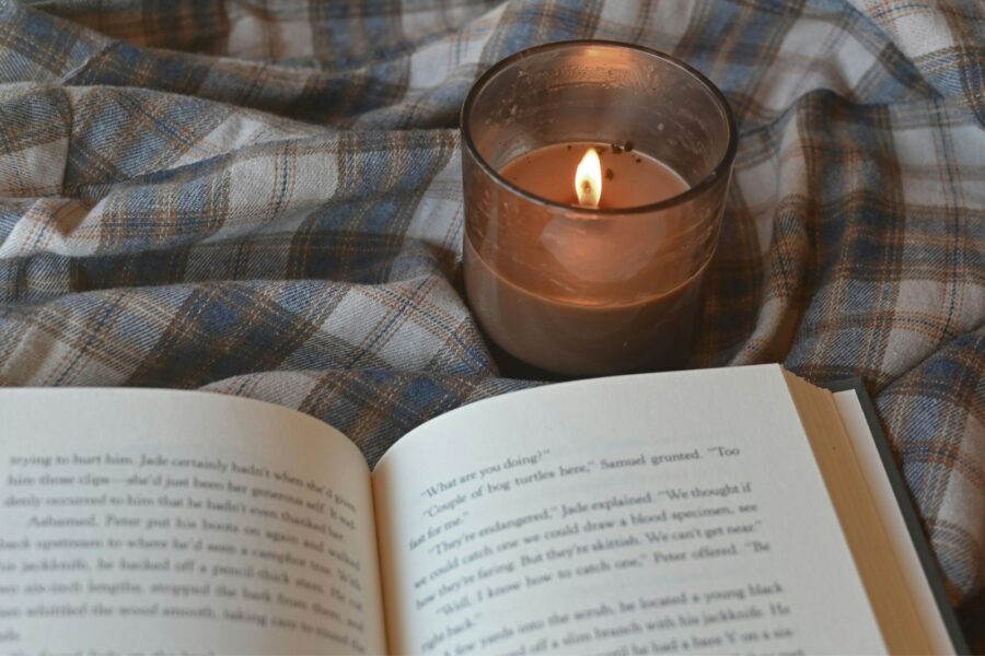 Cozy blanket candle