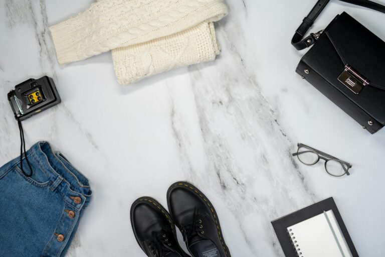 Minimal clothing rail