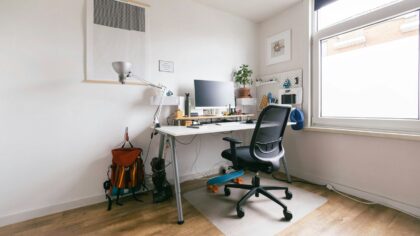Small home office essentials that keep work zones tidy and focused