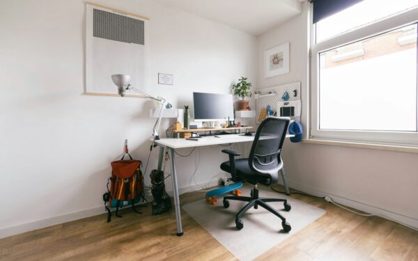 Small home office essentials that keep work zones tidy and focused