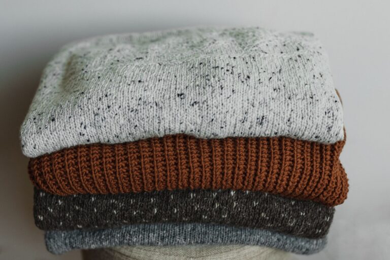 Folded neutral knitwear