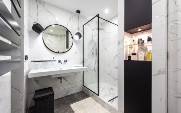 Smart bathroom gadgets that tidy your routine without remodeling your home