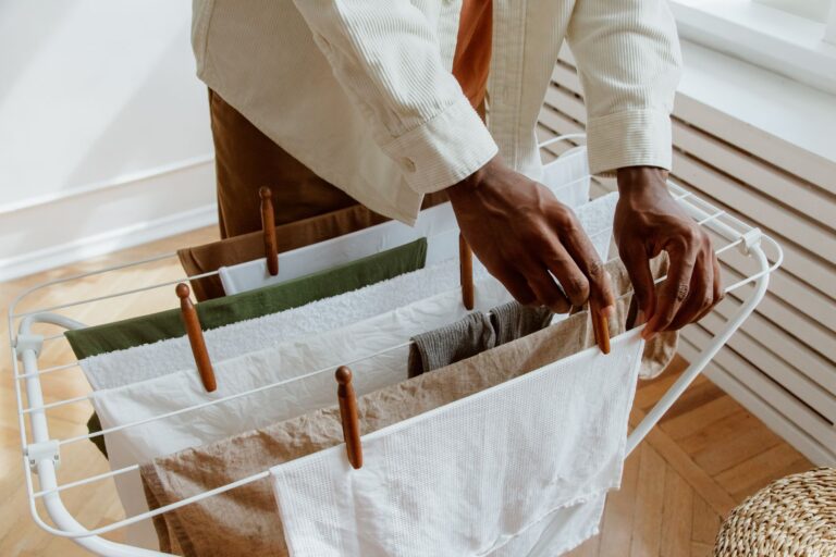 Laundry drying rack