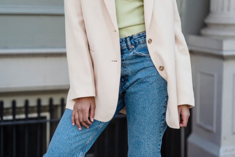 Woman neutral outfit