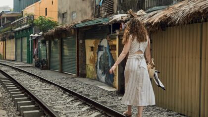 A simple guide to sustainable summer fashion that feels light and realistic