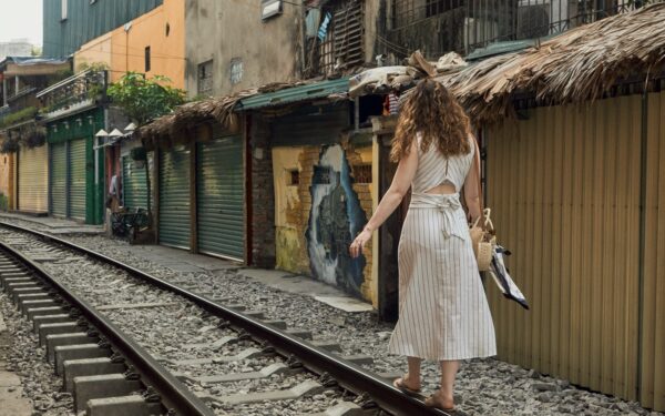 A simple guide to sustainable summer fashion that feels light and realistic