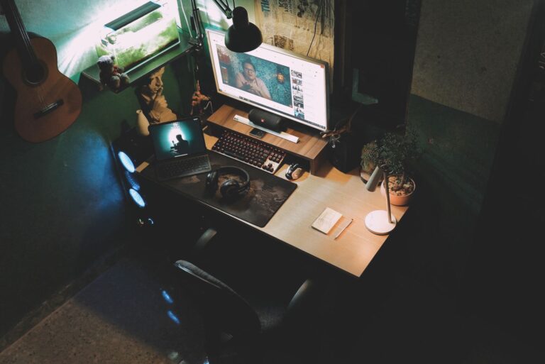 Desk lamp keyboard