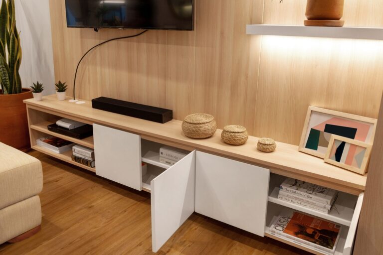 Compact soundbar wooden