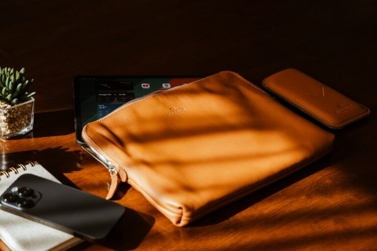 Organizer pouches table
