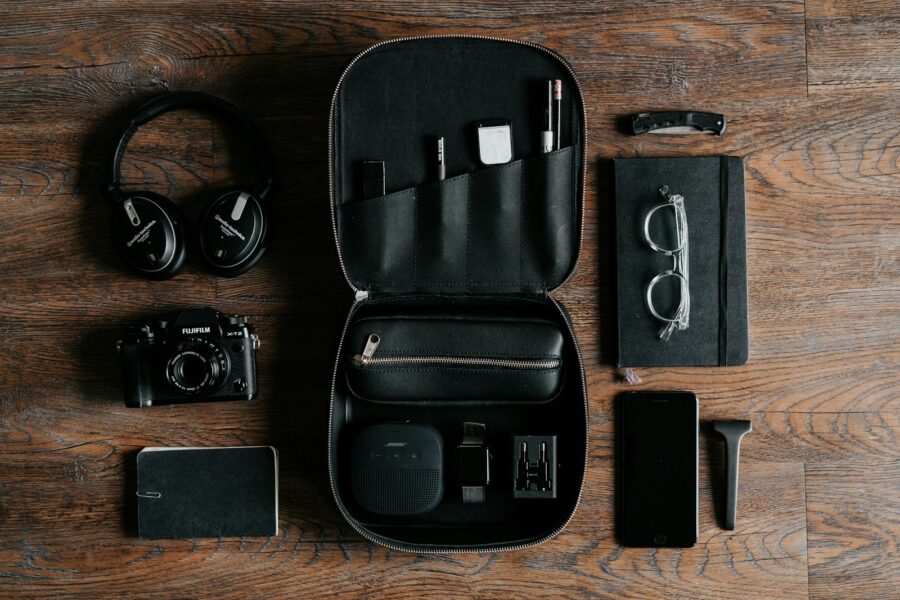 Organizer pouches table