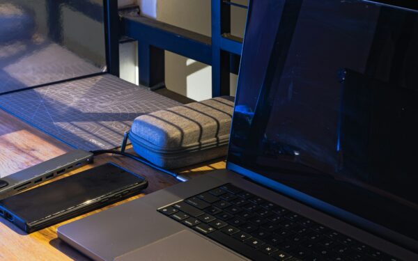 How to pick useful USB hubs and docks that actually fit your desk setup
