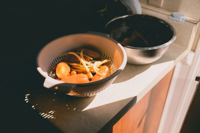 Plastic colander draining