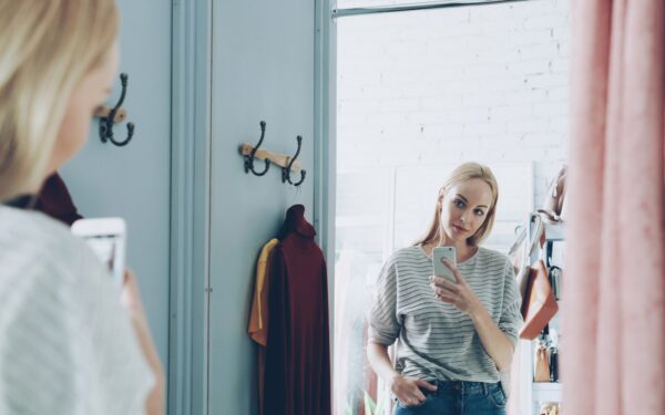 Low-effort style tips that help busy people look polished in minutes