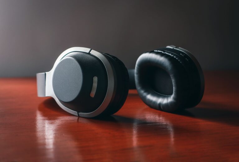 Wireless noise cancelling