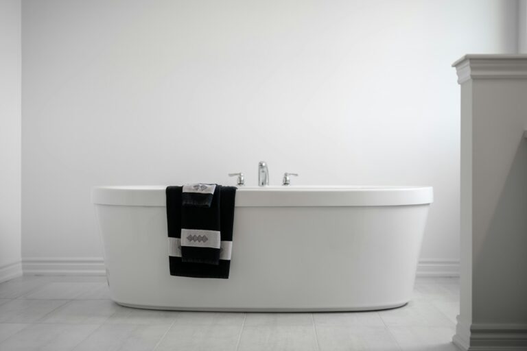 Cozy bathtub candles